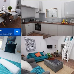 Apartment 2 Broadhurst Court Sleeps 6, Minutes From Town Centre & Trains, Stockport