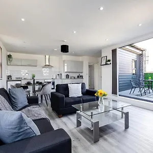 Apartment Floor With Private Balcony In Centre By Hass Haus, Stockport