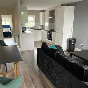Apartment Luxe 2 Bedroom Duplex With Free Parking, Stockport